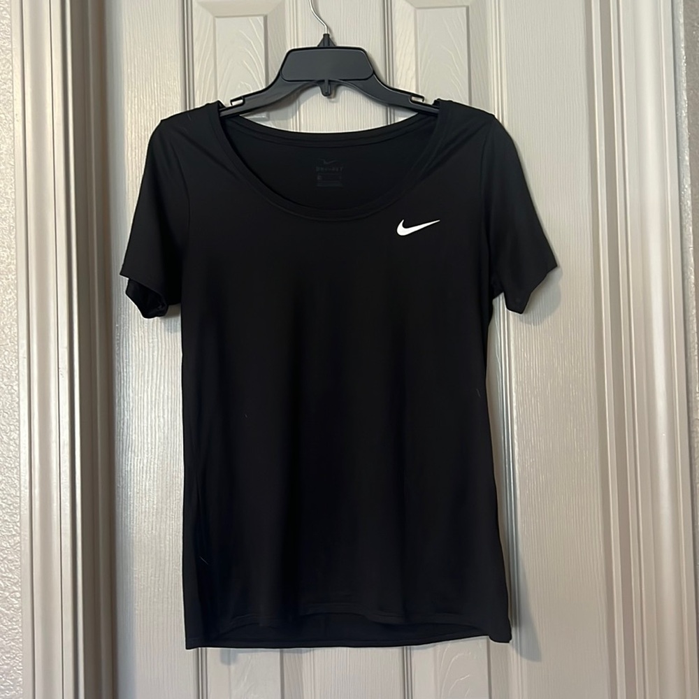NWOT black Nike top